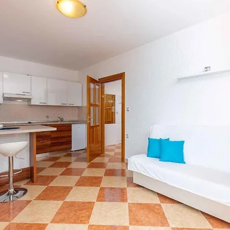 Apartment In Dramalj 5715